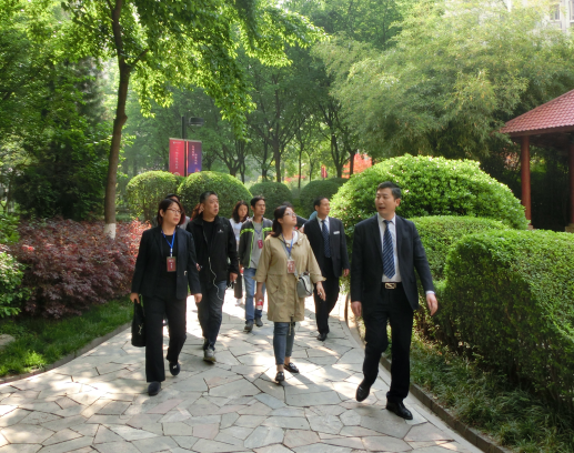 熱烈歡迎交大EMBA班學員蒞臨曲江6號小區(qū)參觀學習