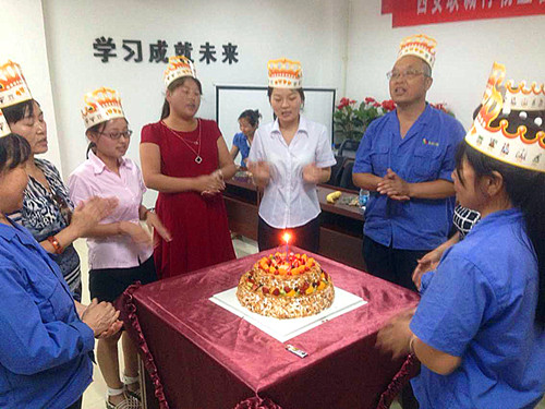 凝聚&ldquo;家&rdquo;幸福&mdash;&mdash; 物業(yè)公司舉辦2015年6月份員工生日聚會