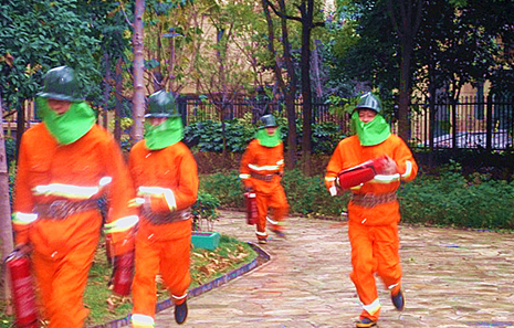 礪精兵，保安全