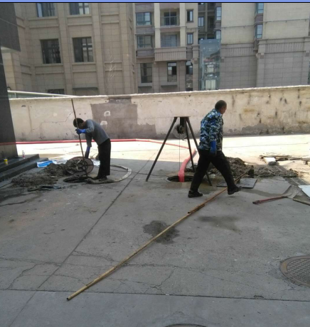 攜手疏通化糞池，保護小區(qū)環(huán)境衛(wèi)生