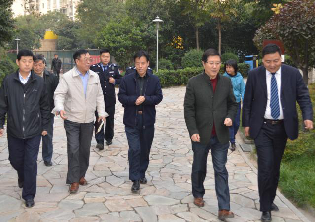 曲江新區(qū)管委會領(lǐng)導蒞臨【曲江6號】小區(qū)開展冬季安全生產(chǎn)大檢查