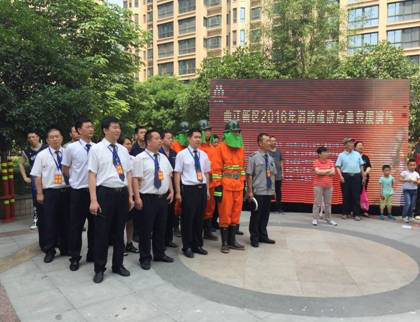 曲江六號(hào)小區(qū)開展“消防疏散應(yīng)急救援”演練